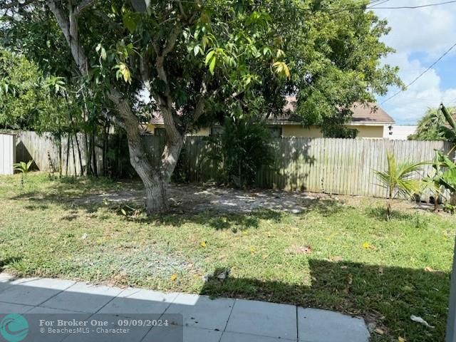 For Sale: $2,450 (2 beds, 2 baths, 909 Square Feet)