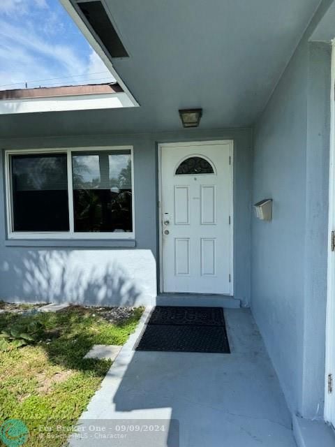 For Sale: $2,450 (2 beds, 2 baths, 909 Square Feet)