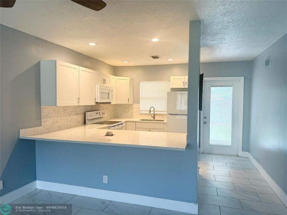 For Sale: $2,450 (2 beds, 2 baths, 909 Square Feet)