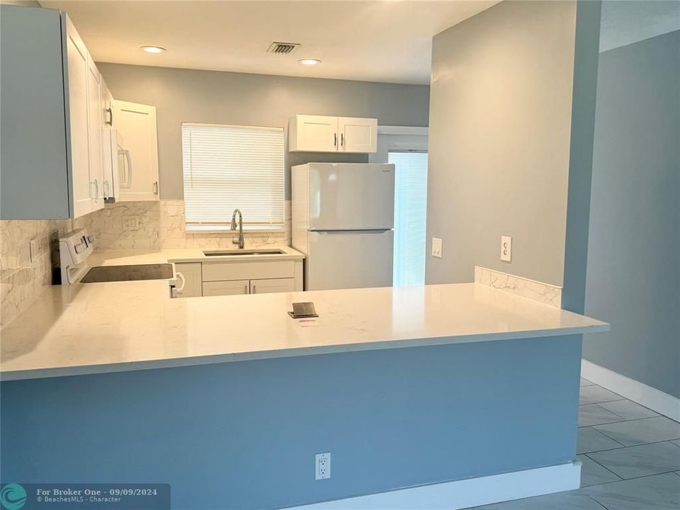 For Sale: $2,450 (2 beds, 2 baths, 909 Square Feet)