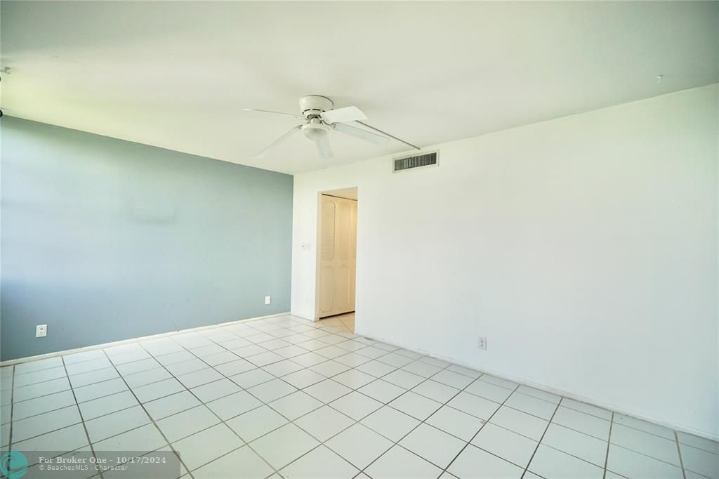 Active With Contract: $249,000 (2 beds, 2 baths, 1083 Square Feet)