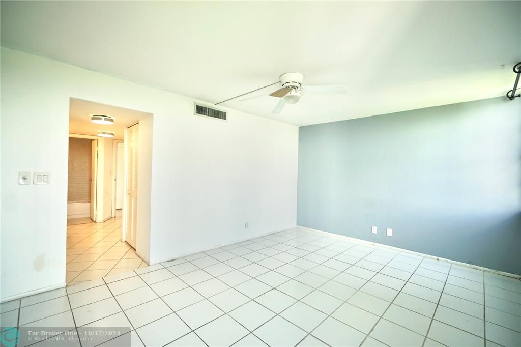 Active With Contract: $249,000 (2 beds, 2 baths, 1083 Square Feet)