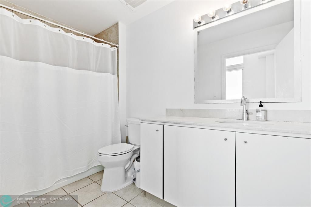 For Sale: $399,999 (2 beds, 1 baths, 997 Square Feet)