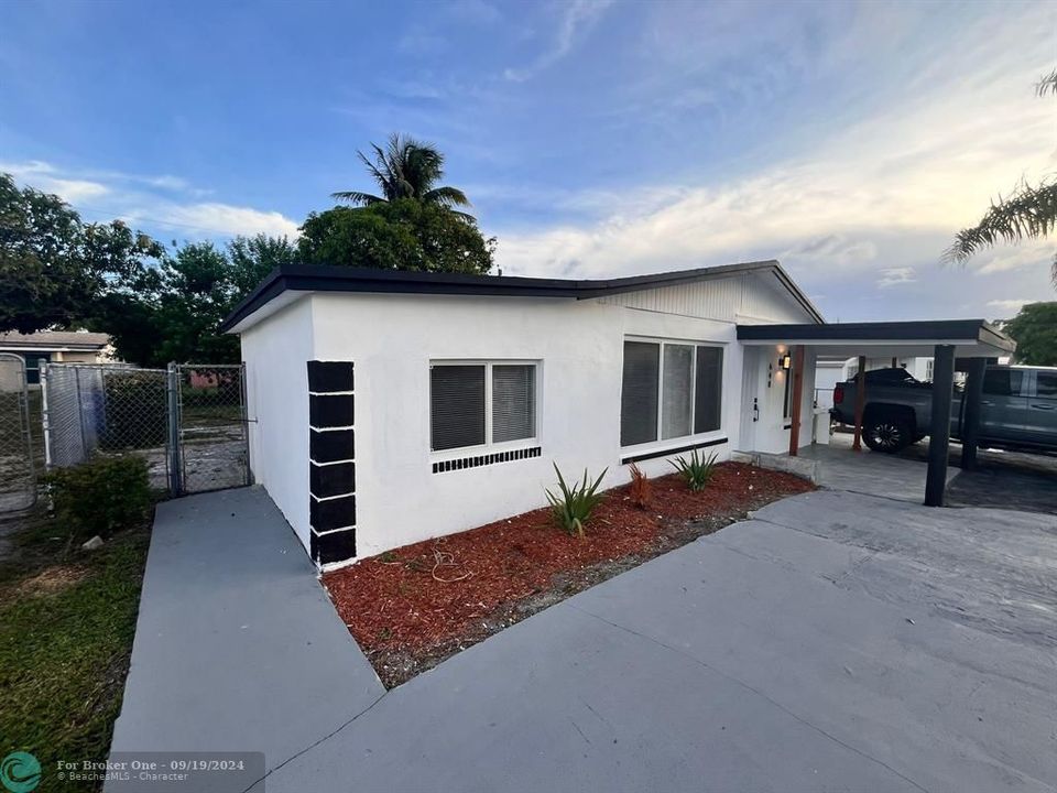 Active With Contract: $3,200 (4 beds, 3 baths, 1500 Square Feet)