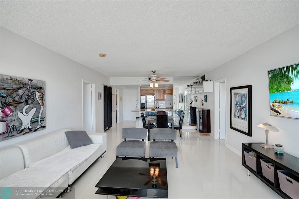 For Sale: $324,800 (2 beds, 2 baths, 1353 Square Feet)