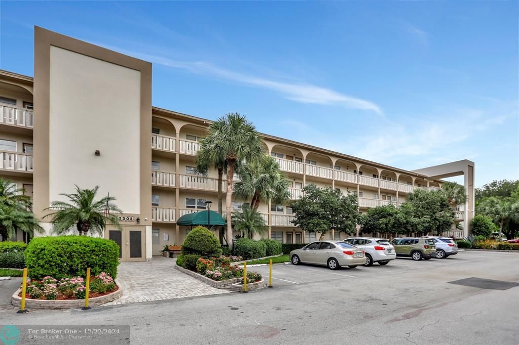 Active With Contract: $129,999 (2 beds, 2 baths, 1161 Square Feet)