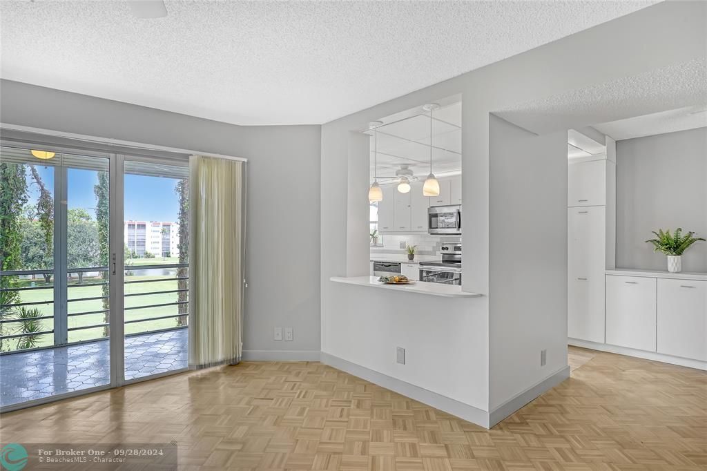 Active With Contract: $1,950 (2 beds, 2 baths, 1090 Square Feet)