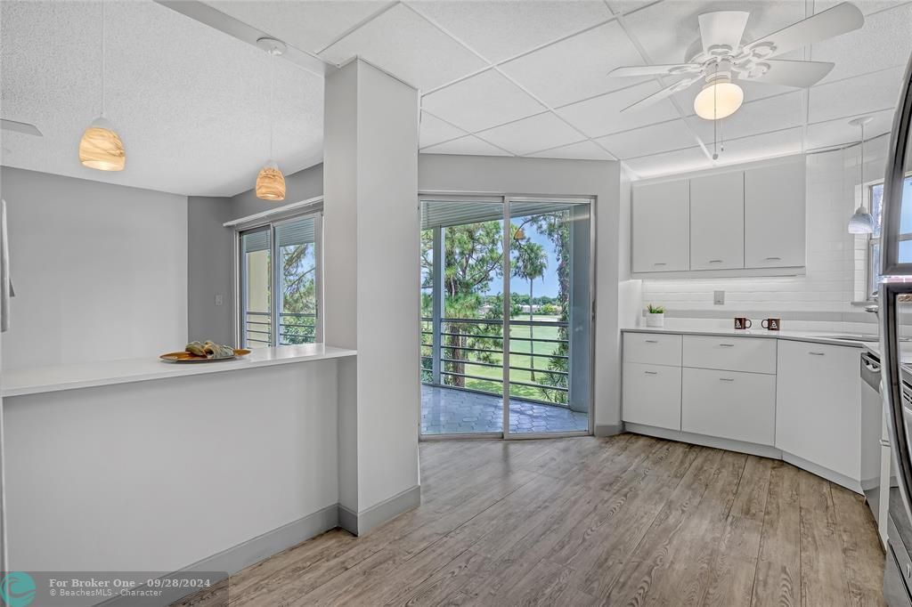 Active With Contract: $1,950 (2 beds, 2 baths, 1090 Square Feet)