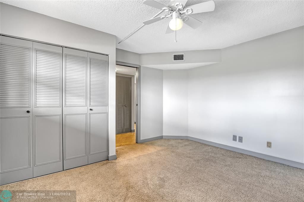 Active With Contract: $1,950 (2 beds, 2 baths, 1090 Square Feet)