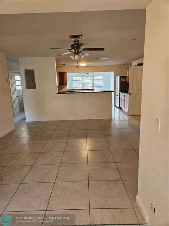 Activo con contrato: $649,000 (4 camas, 3 baños, 1659 Pies cuadrados)