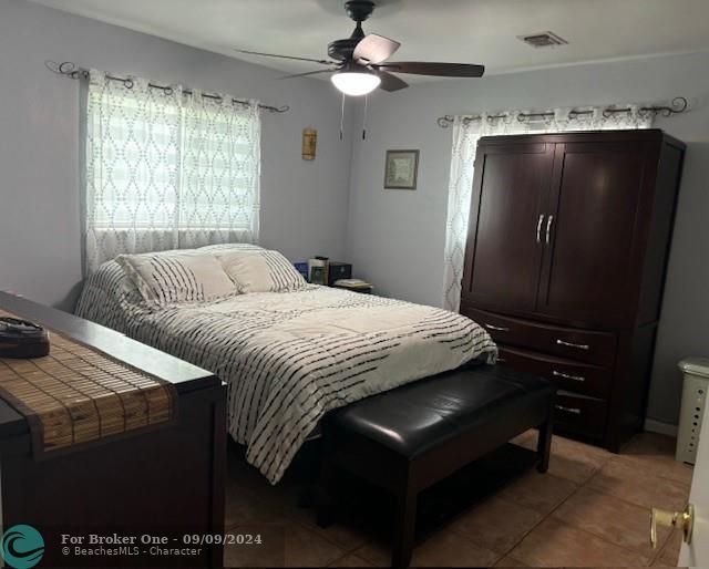 Vendido Recientemente: $539,000 (4 camas, 2 baños, 1580 Pies cuadrados)