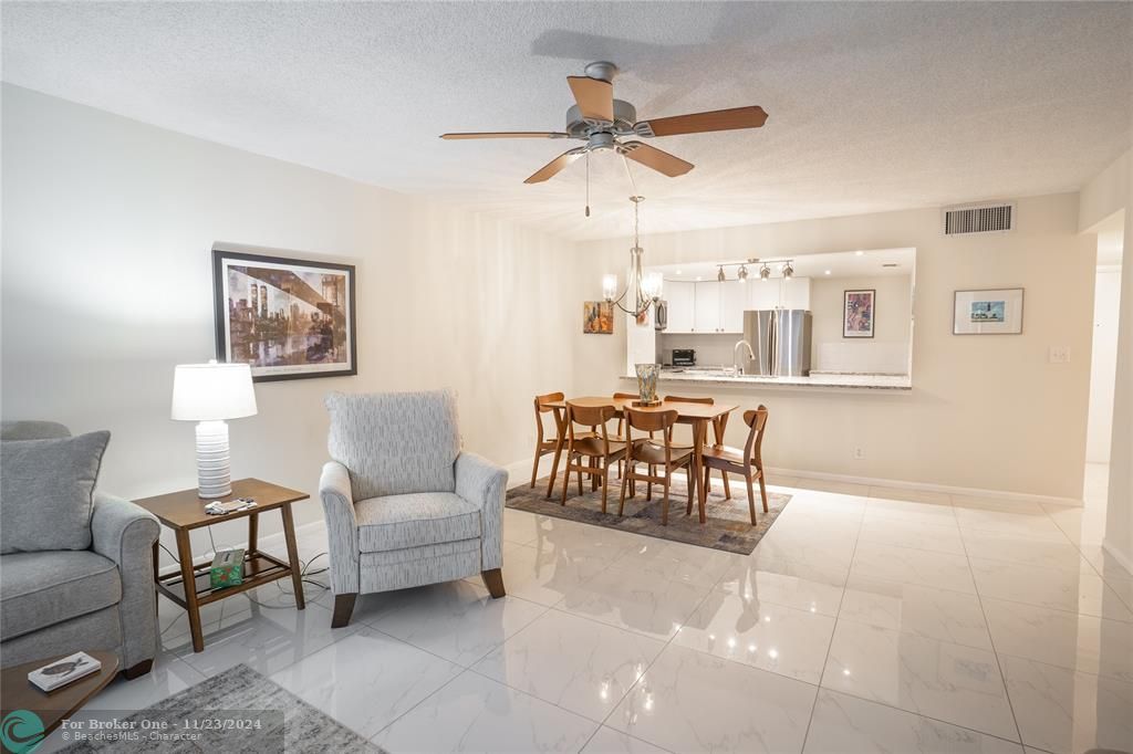 Active With Contract: $309,900 (1 beds, 1 baths, 940 Square Feet)