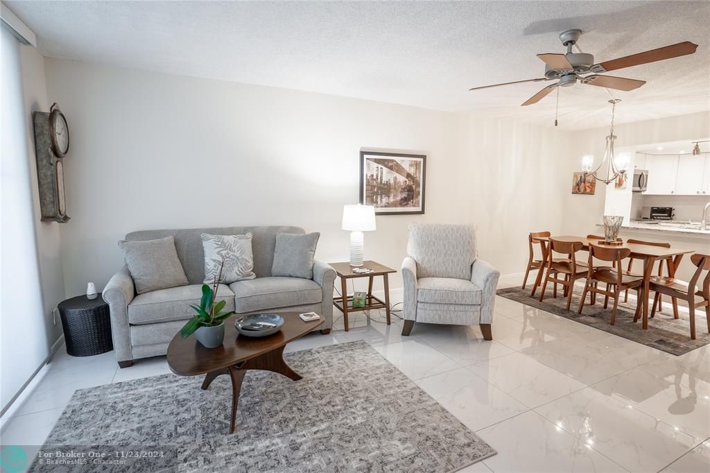 Active With Contract: $309,900 (1 beds, 1 baths, 940 Square Feet)