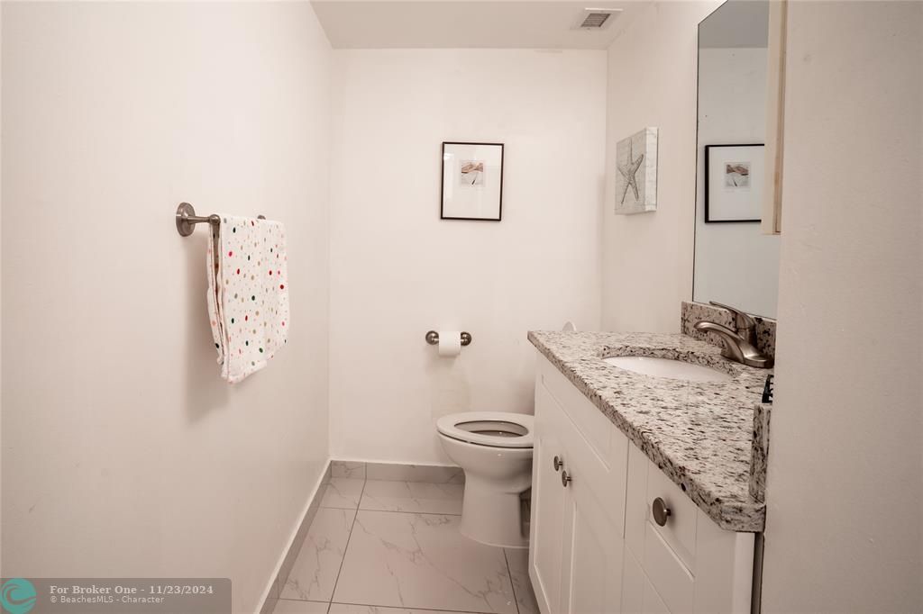 Active With Contract: $309,900 (1 beds, 1 baths, 940 Square Feet)