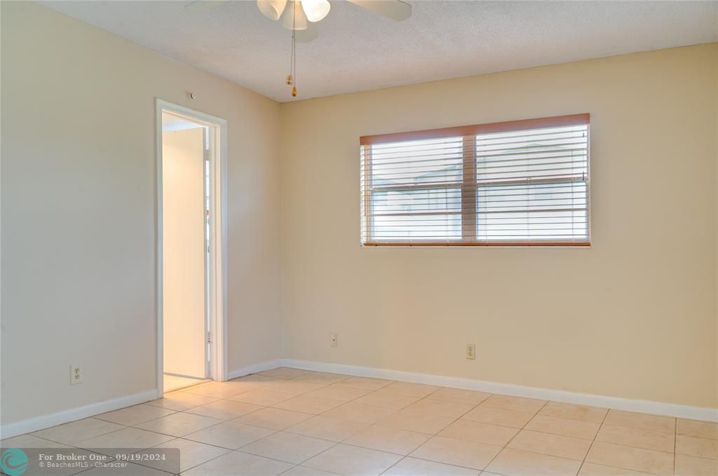 Active With Contract: $1,450 (1 beds, 1 baths, 774 Square Feet)