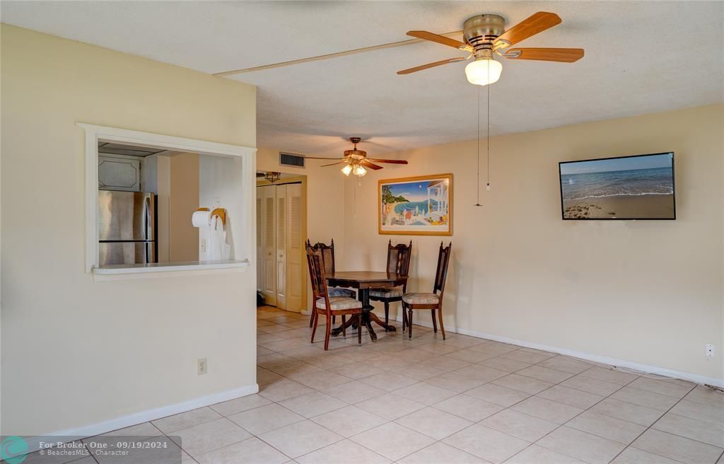 Active With Contract: $1,450 (1 beds, 1 baths, 774 Square Feet)