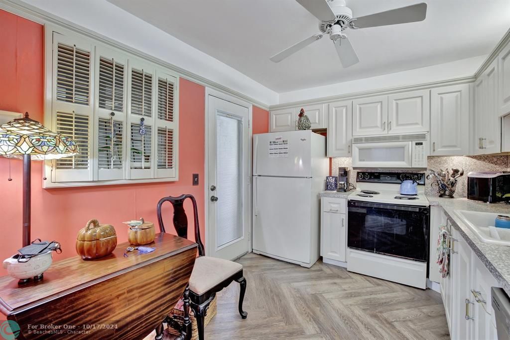 For Sale: $235,000 (2 beds, 2 baths, 1144 Square Feet)