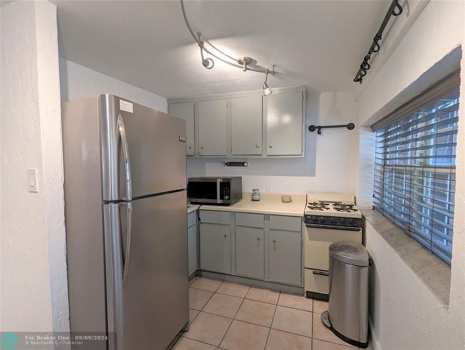 Recently Sold: $1,850 (1 beds, 1 baths, 660 Square Feet)