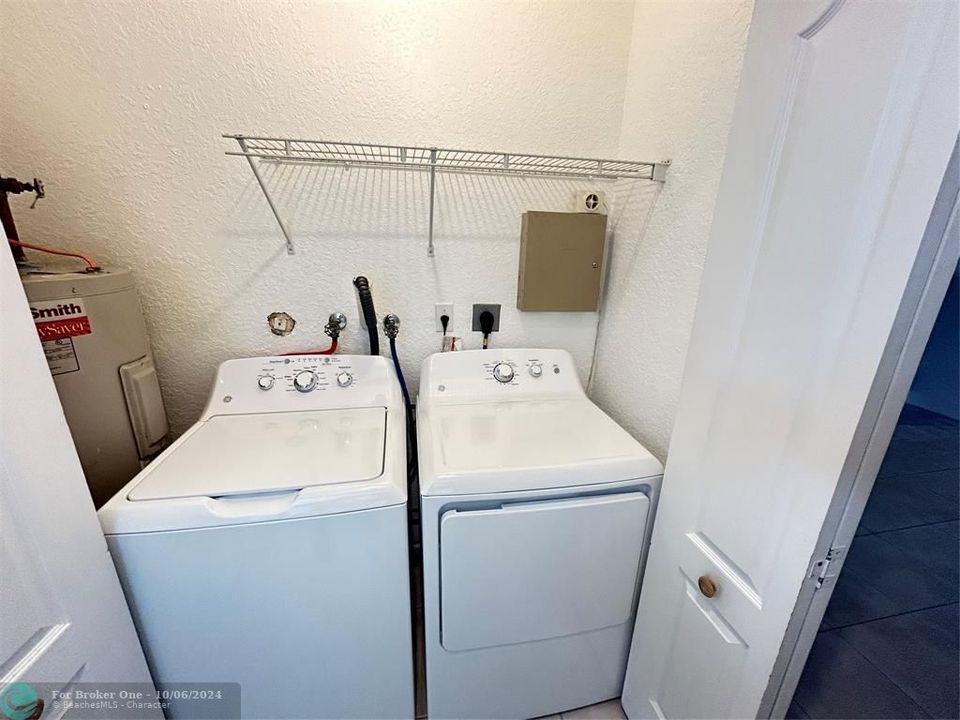 For Rent: $2,900 (3 beds, 2 baths, 1387 Square Feet)