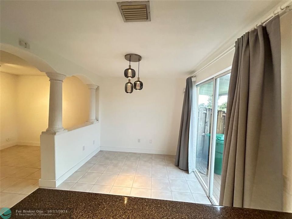 For Rent: $2,900 (3 beds, 2 baths, 1387 Square Feet)