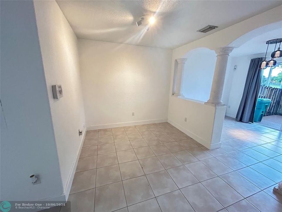 For Rent: $2,900 (3 beds, 2 baths, 1387 Square Feet)