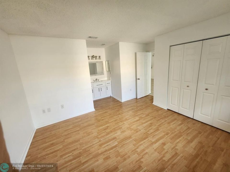 For Sale: $199,000 (2 beds, 2 baths, 767 Square Feet)