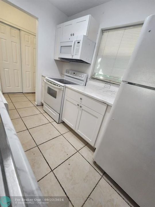 For Sale: $199,000 (2 beds, 2 baths, 767 Square Feet)