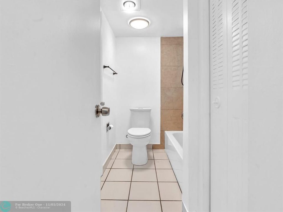 Active With Contract: $180,000 (1 beds, 1 baths, 690 Square Feet)