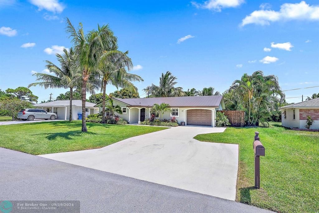 Recently Sold: $825,000 (2 beds, 2 baths, 1367 Square Feet)