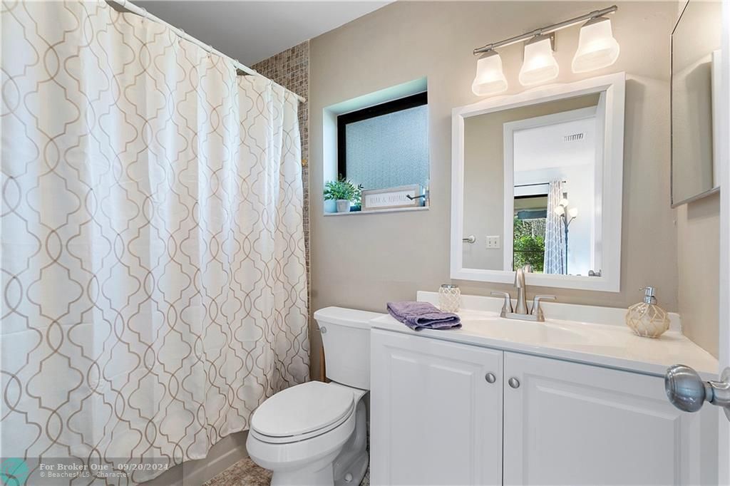 Active With Contract: $3,800 (2 beds, 2 baths, 1364 Square Feet)