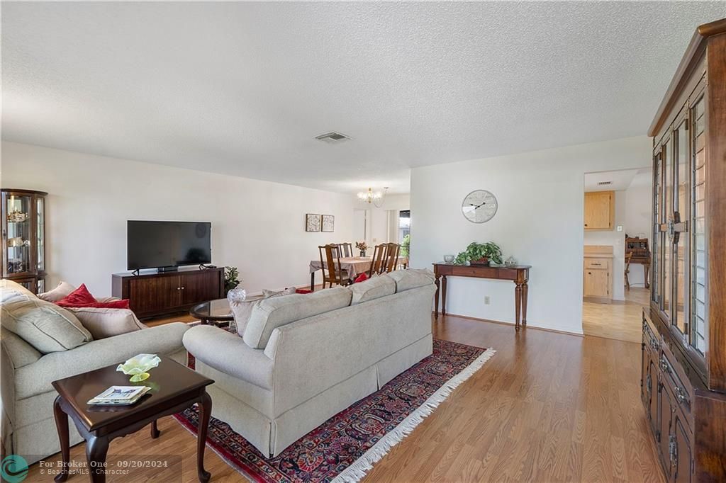 Active With Contract: $3,800 (2 beds, 2 baths, 1364 Square Feet)