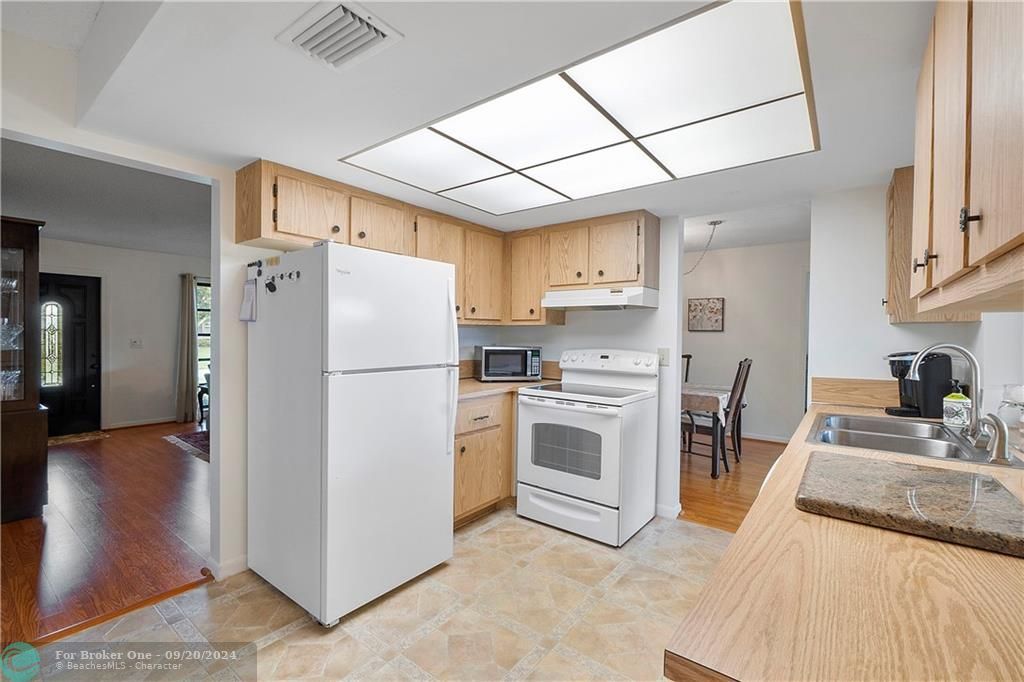 Active With Contract: $3,800 (2 beds, 2 baths, 1364 Square Feet)