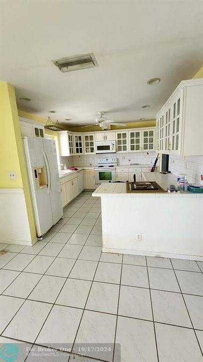 En Venta: $650,000 (4 camas, 2 baños, 1965 Pies cuadrados)