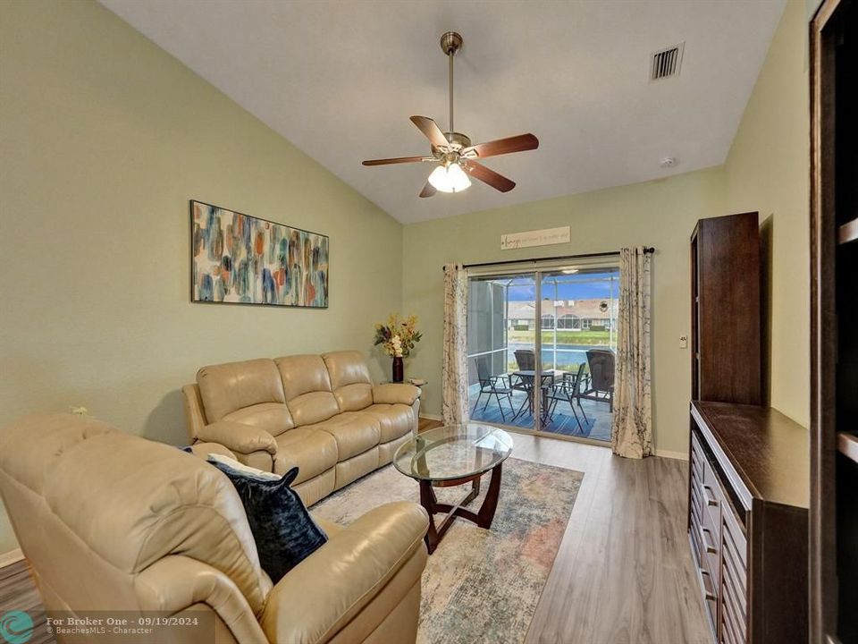 Active With Contract: $399,000 (2 beds, 2 baths, 1363 Square Feet)