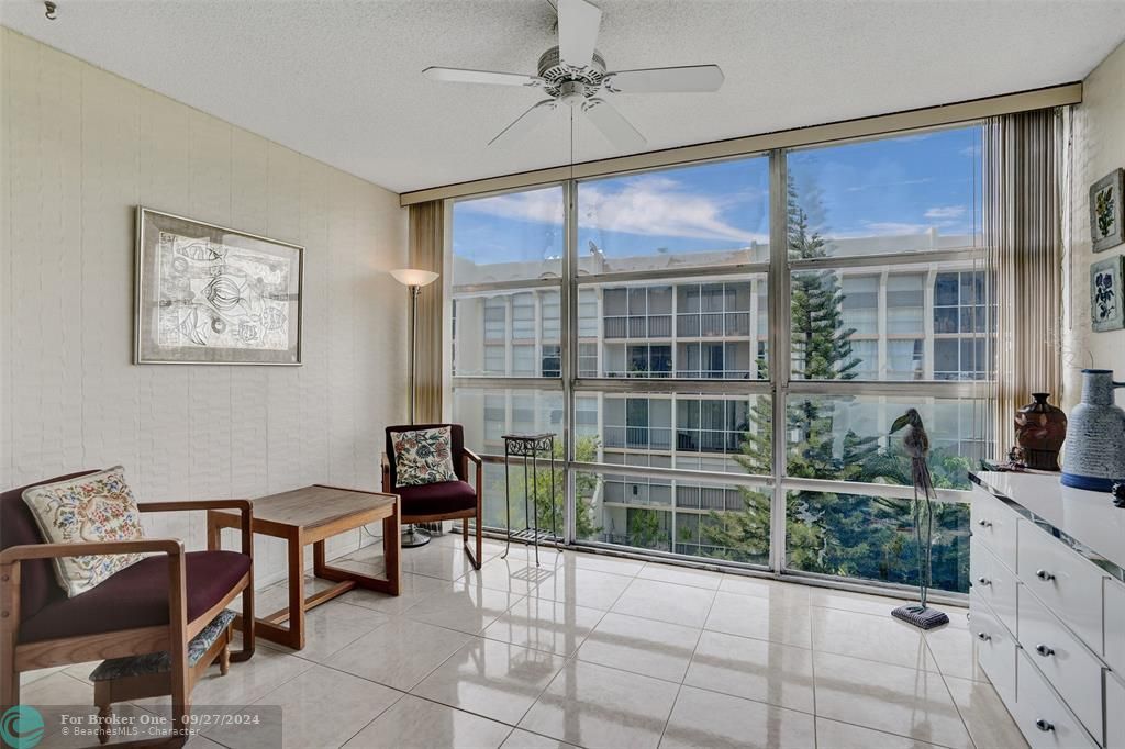 Active With Contract: $205,000 (1 beds, 1 baths, 800 Square Feet)