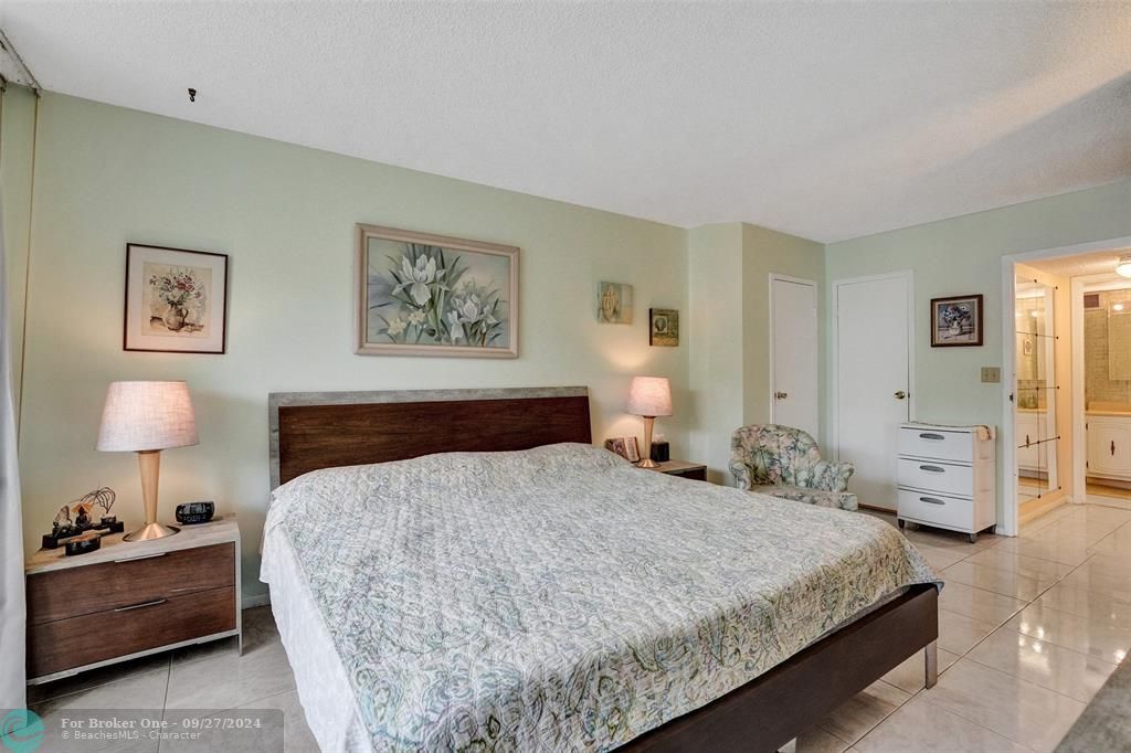 Active With Contract: $205,000 (1 beds, 1 baths, 800 Square Feet)