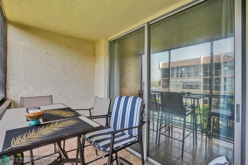 Active With Contract: $205,000 (1 beds, 1 baths, 800 Square Feet)