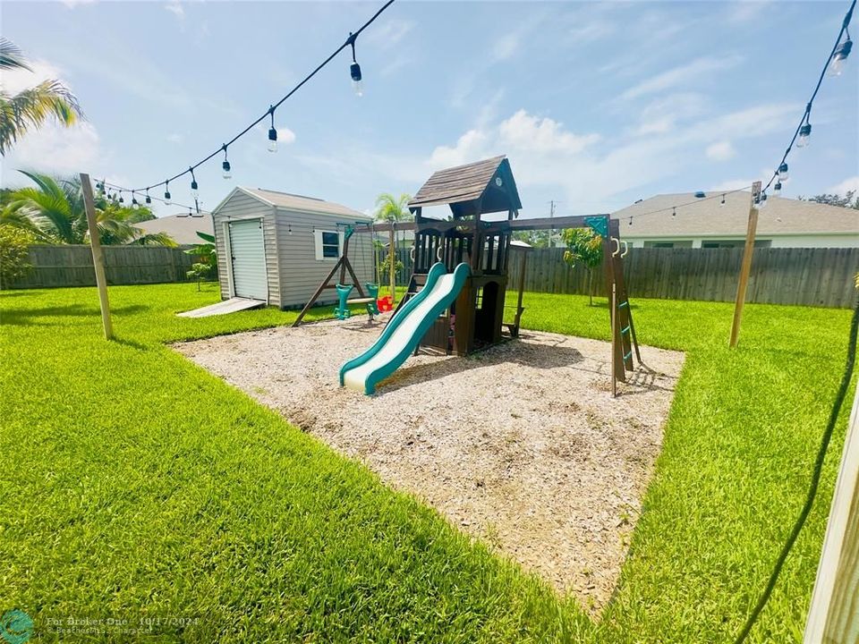 Active With Contract: $3,400 (4 beds, 2 baths, 2040 Square Feet)