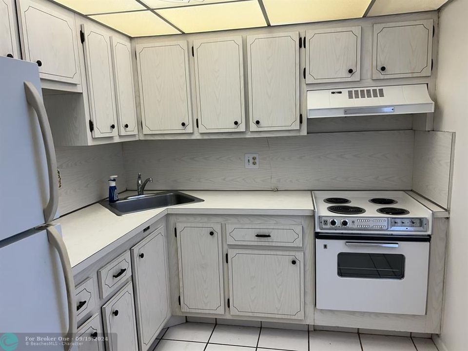 For Sale: $85,000 (1 beds, 1 baths, 660 Square Feet)