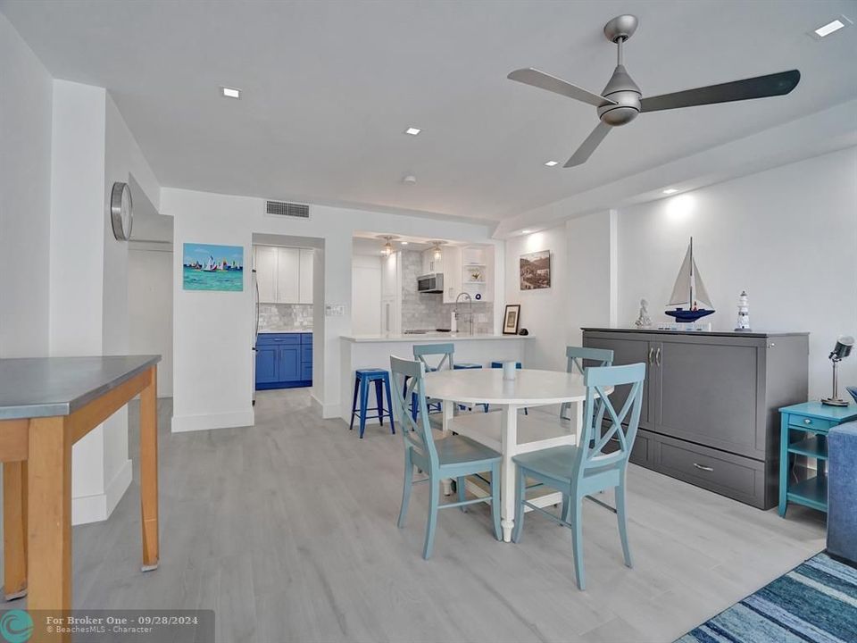 Active With Contract: $2,950 (1 beds, 2 baths, 1054 Square Feet)