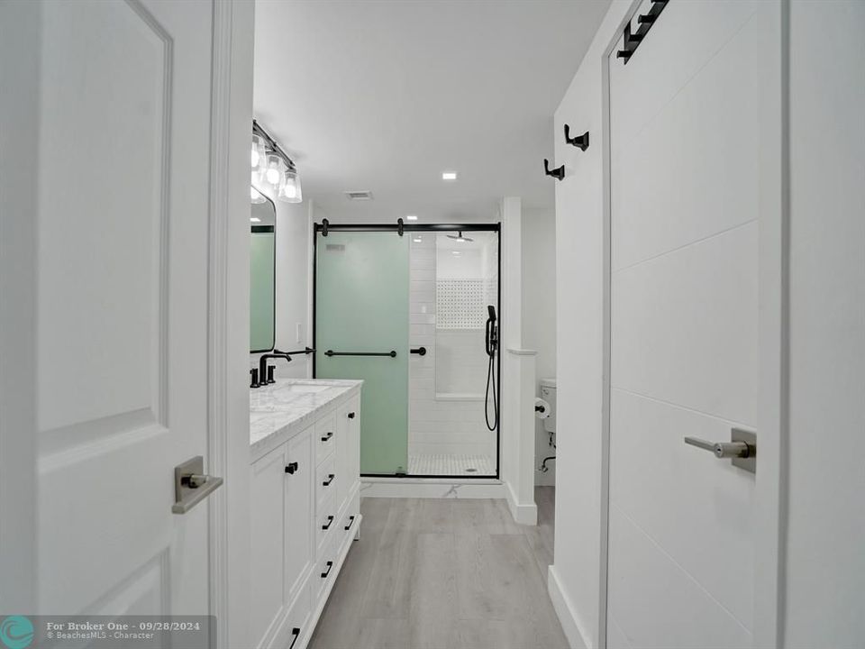 Active With Contract: $2,950 (1 beds, 2 baths, 1054 Square Feet)