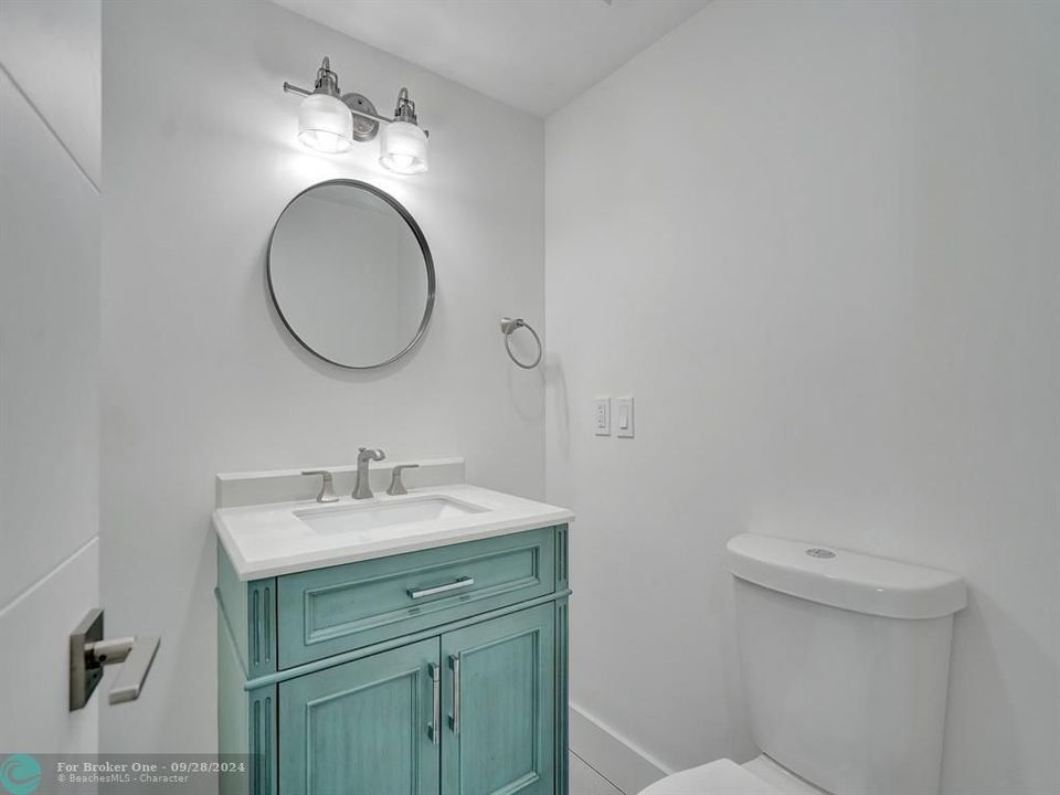 Active With Contract: $2,950 (1 beds, 2 baths, 1054 Square Feet)