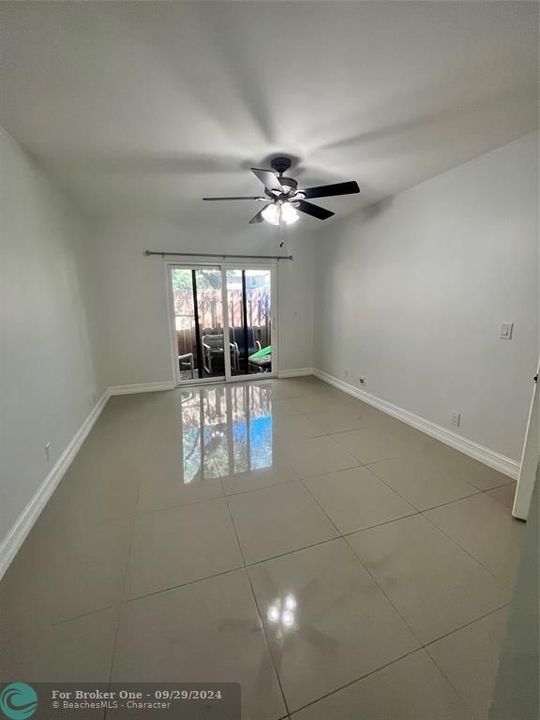 Active With Contract: $3,200 (3 beds, 3 baths, 1242 Square Feet)