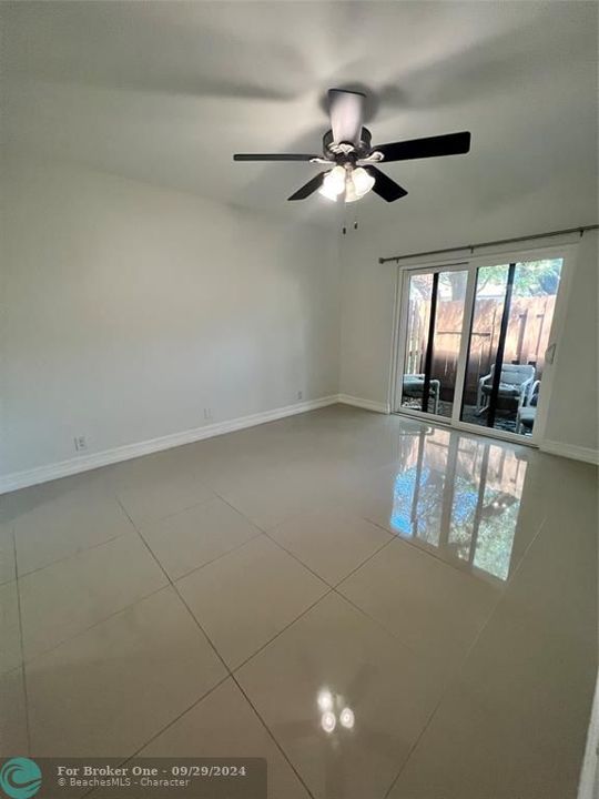 Active With Contract: $3,200 (3 beds, 3 baths, 1242 Square Feet)