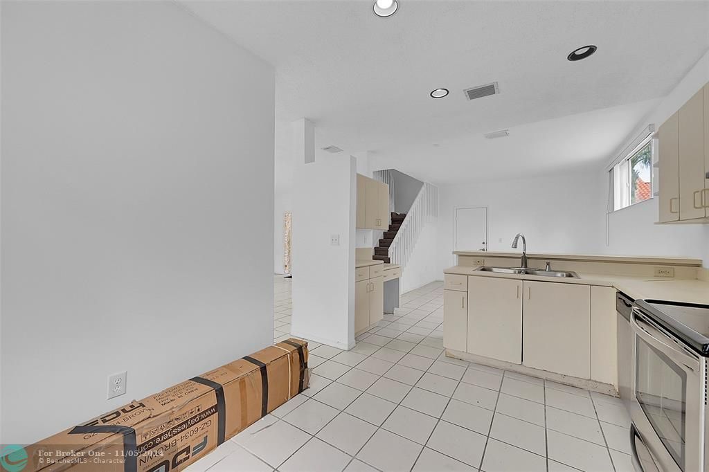 Active With Contract: $3,500 (4 beds, 2 baths, 1683 Square Feet)