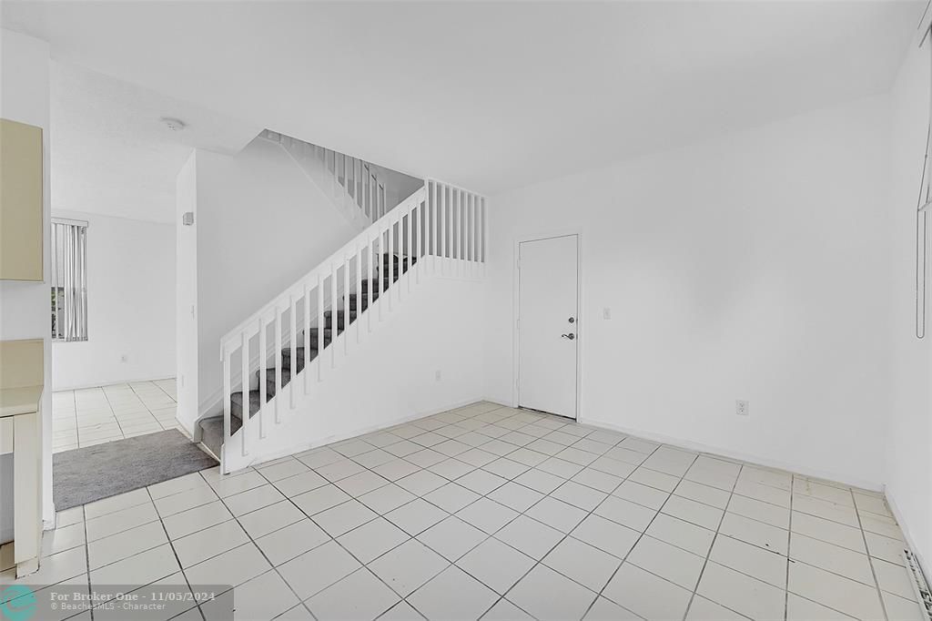 Active With Contract: $3,500 (4 beds, 2 baths, 1683 Square Feet)