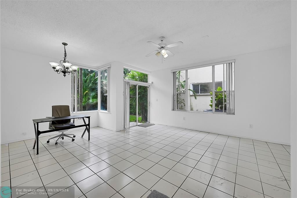 Active With Contract: $3,500 (4 beds, 2 baths, 1683 Square Feet)