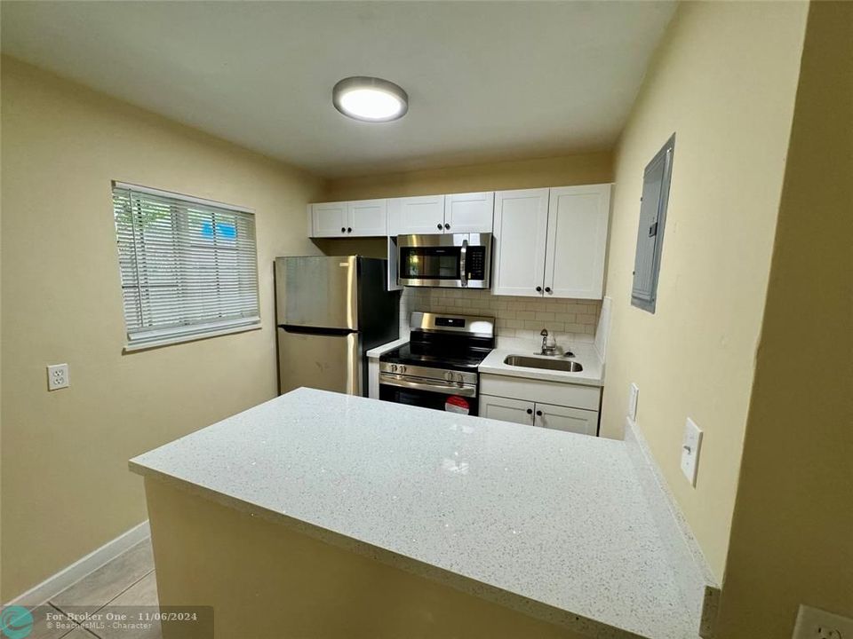 For Sale: $1,675 (1 beds, 1 baths, 850 Square Feet)