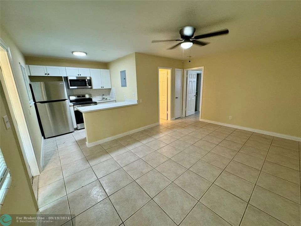 For Sale: $1,675 (1 beds, 1 baths, 850 Square Feet)