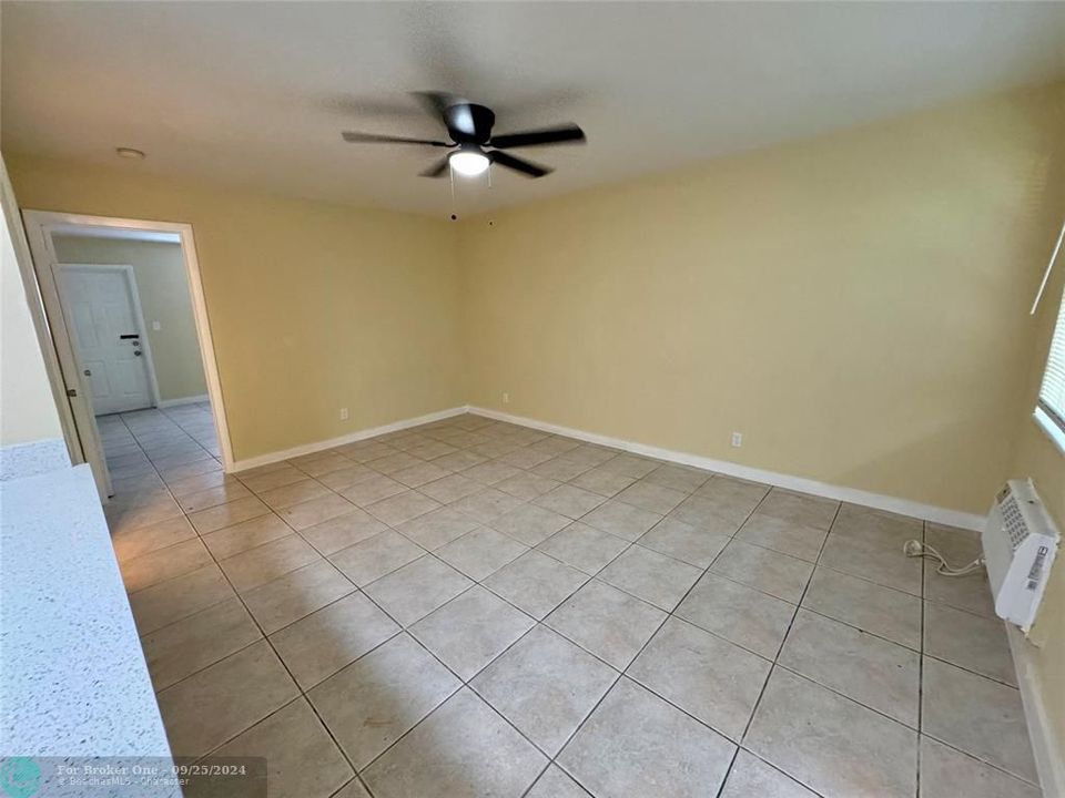 For Sale: $1,675 (1 beds, 1 baths, 850 Square Feet)